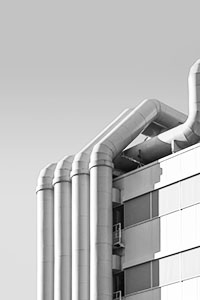 Dit zijn de ventilatiebuizen van een installatie die Equans Nederland heeft aangelegd.